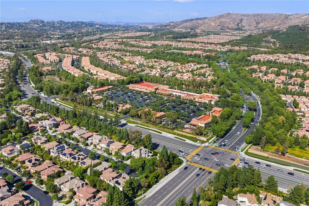 32 Laurelwood, Irvine, CA 92620 32 Laurelwood, Irvine, CA 92620