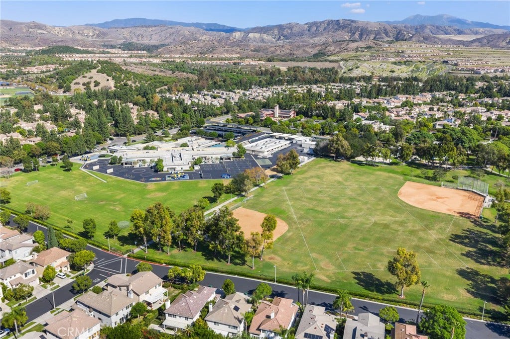 32 Laurelwood, Irvine, CA 92620 32 Laurelwood, Irvine, CA 92620
