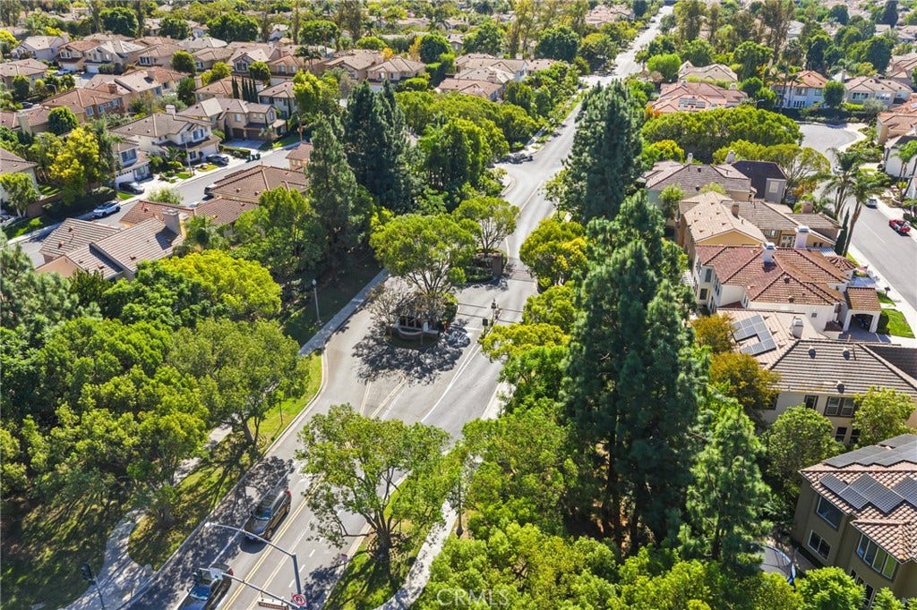 32 Laurelwood, Irvine, CA 92620 32 Laurelwood, Irvine, CA 92620