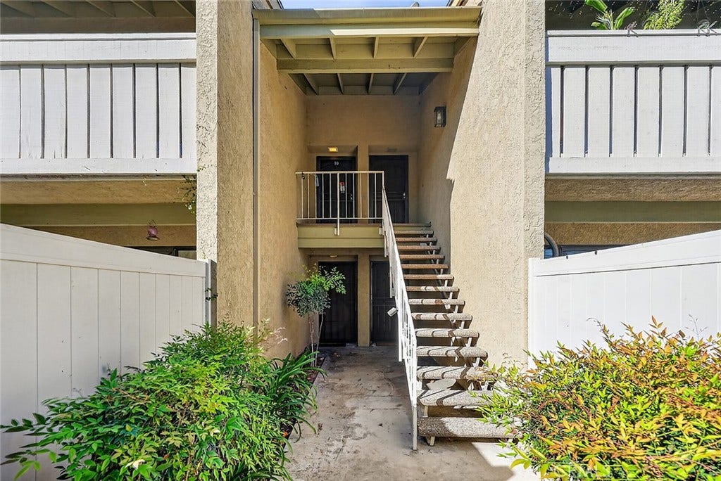 10 Country Mile Road, Pomona, CA 91766 10 Country Mile Road, Pomona, CA 91766