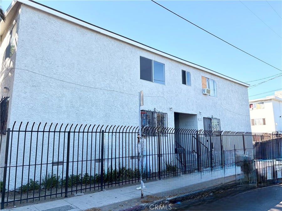Property photo for 427 E 25th, Los Angeles, CA