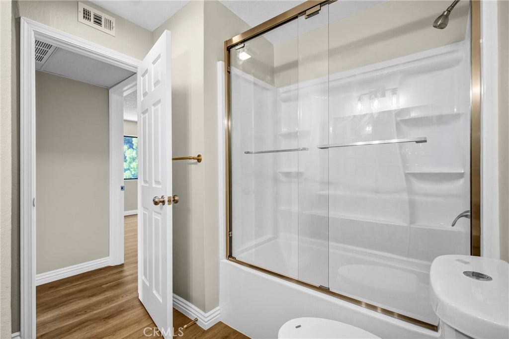 8221 Langdon Avenue, #207, Van Nuys, CA 91406 8221 Langdon Avenue, #207, Van Nuys, CA 91406