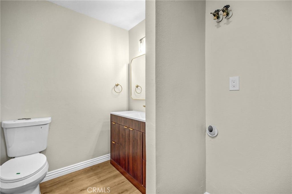 8221 Langdon Avenue, #207, Van Nuys, CA 91406 8221 Langdon Avenue, #207, Van Nuys, CA 91406