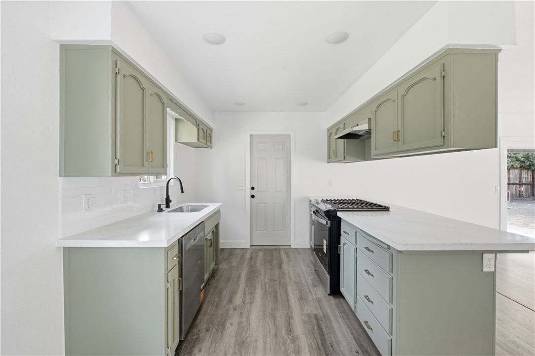 626 W Dorothea, Visalia, CA 93277 626 W Dorothea, Visalia, CA 93277