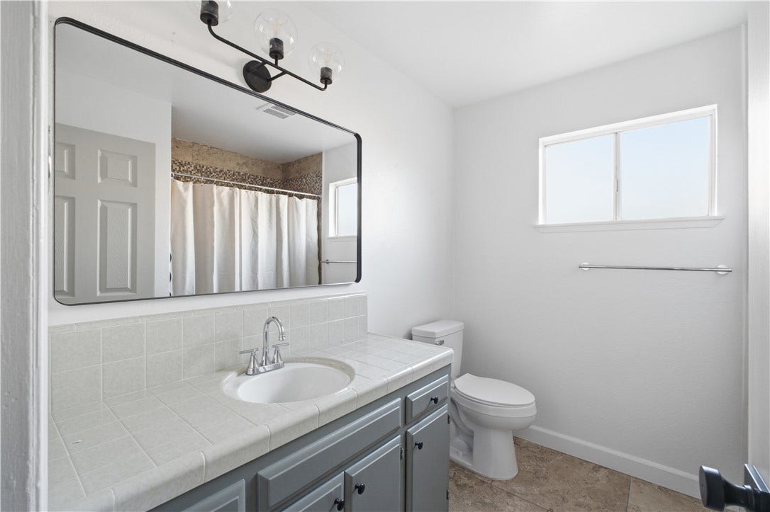 626 W Dorothea, Visalia, CA 93277 626 W Dorothea, Visalia, CA 93277