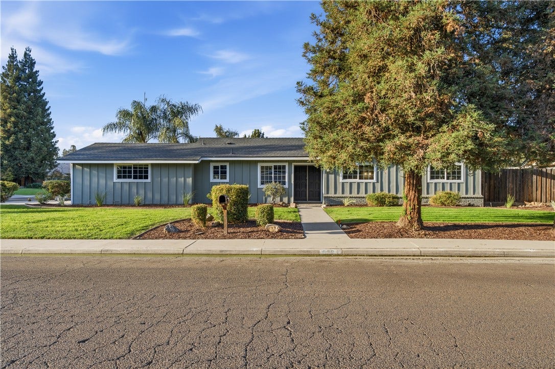 626 W Dorothea, Visalia, CA 93277 626 W Dorothea, Visalia, CA 93277