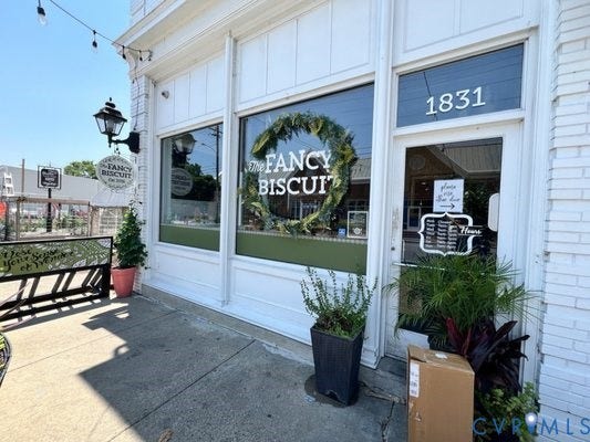 1827 W Cary Street, #D, Carytown, Richmond, VA 23220 Amazing food steps away!