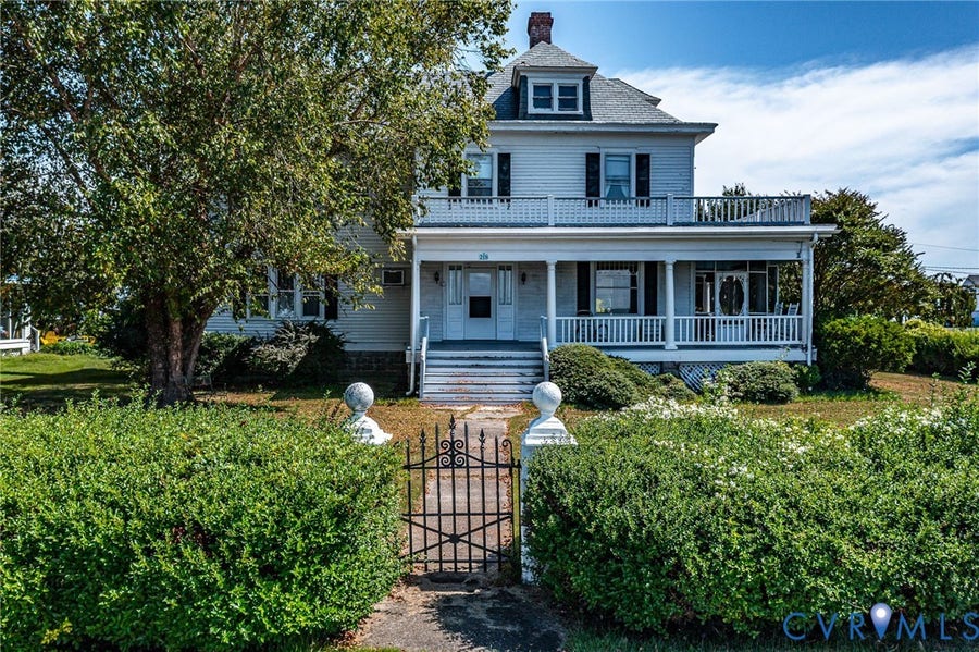 Property photo for 218 Fleeton Point Circle, Reedville, VA