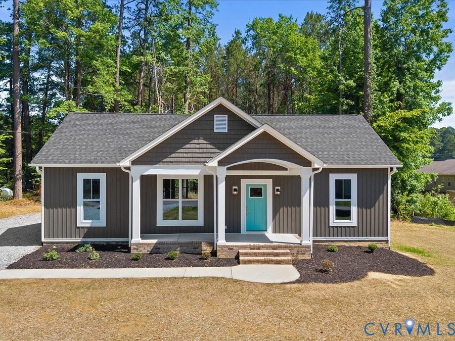 Property photo for 110 Nicholson Drive, Wakefield, VA