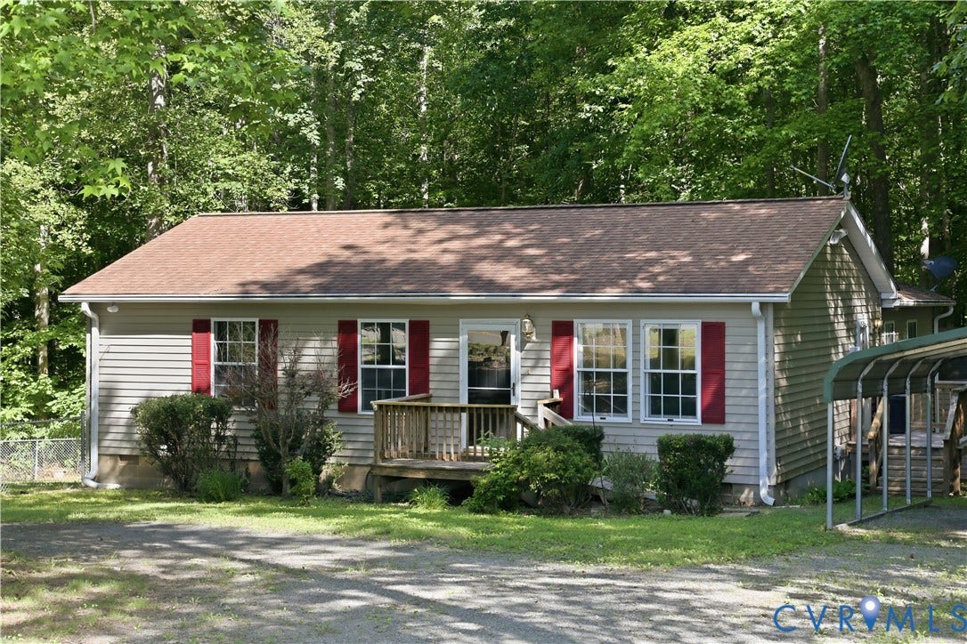 1637 Gardners Road, Mineral, Mineral, VA 23117 Ranch-style residence featuring light-colored siding, a brown shingle roof, and a wooden front porch