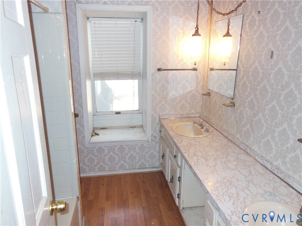 4605 Hero Court, Petersburg, VA 23803 Hall Bath