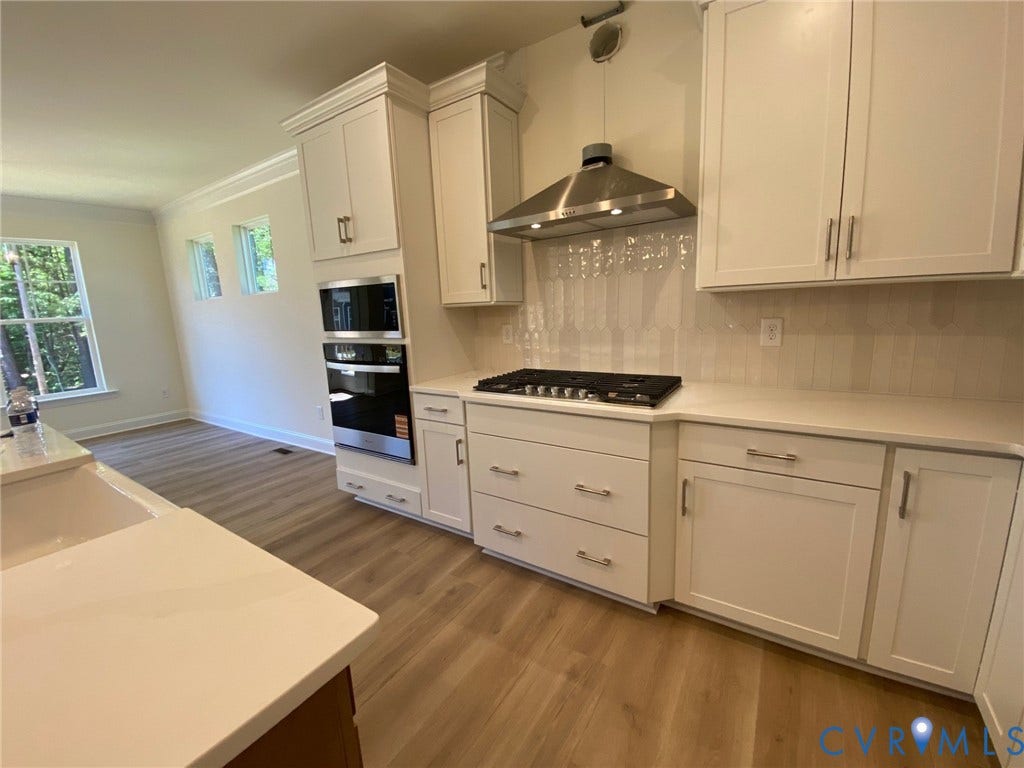 2605 Forget Me Not Lane, Greenhouse, Glen Allen, VA 23060 DESIGNER KITCHEN WITH QUARTZ COUNTERTOPS AND GAS COOKTOP