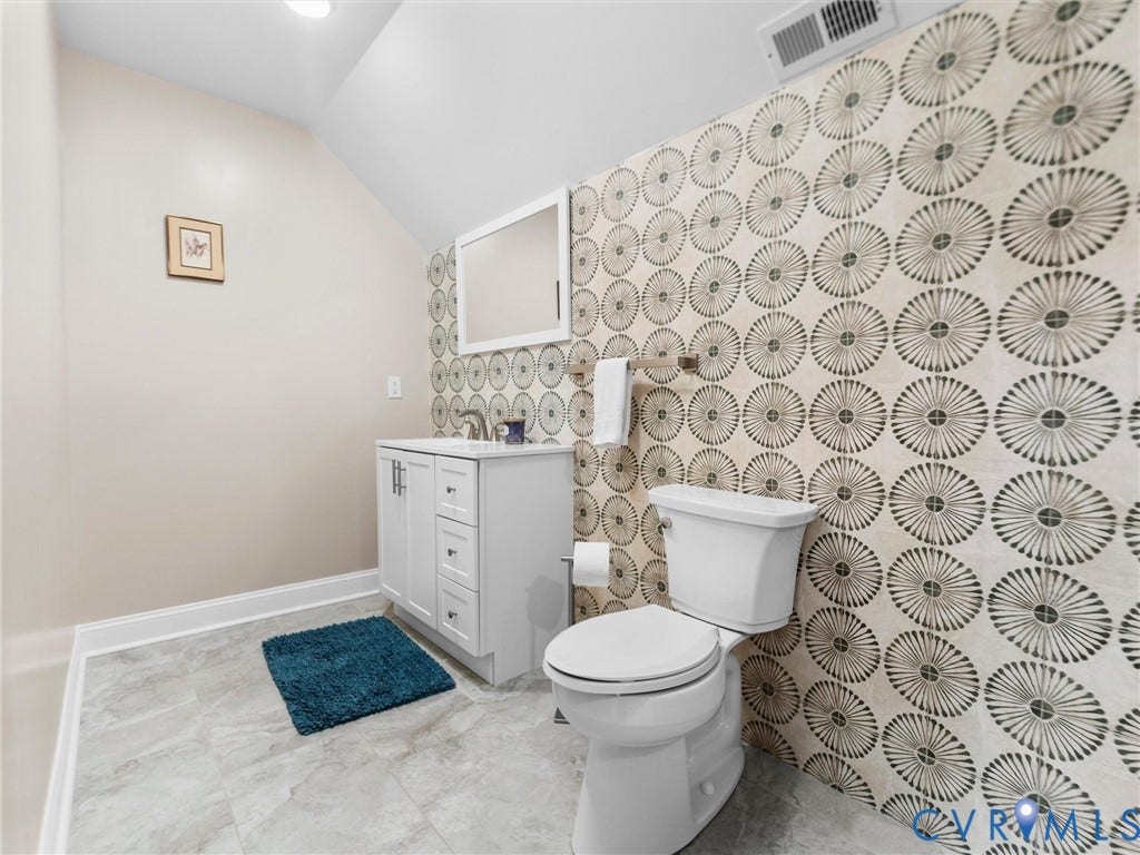 Full en suite bathroom for bedroom 4.