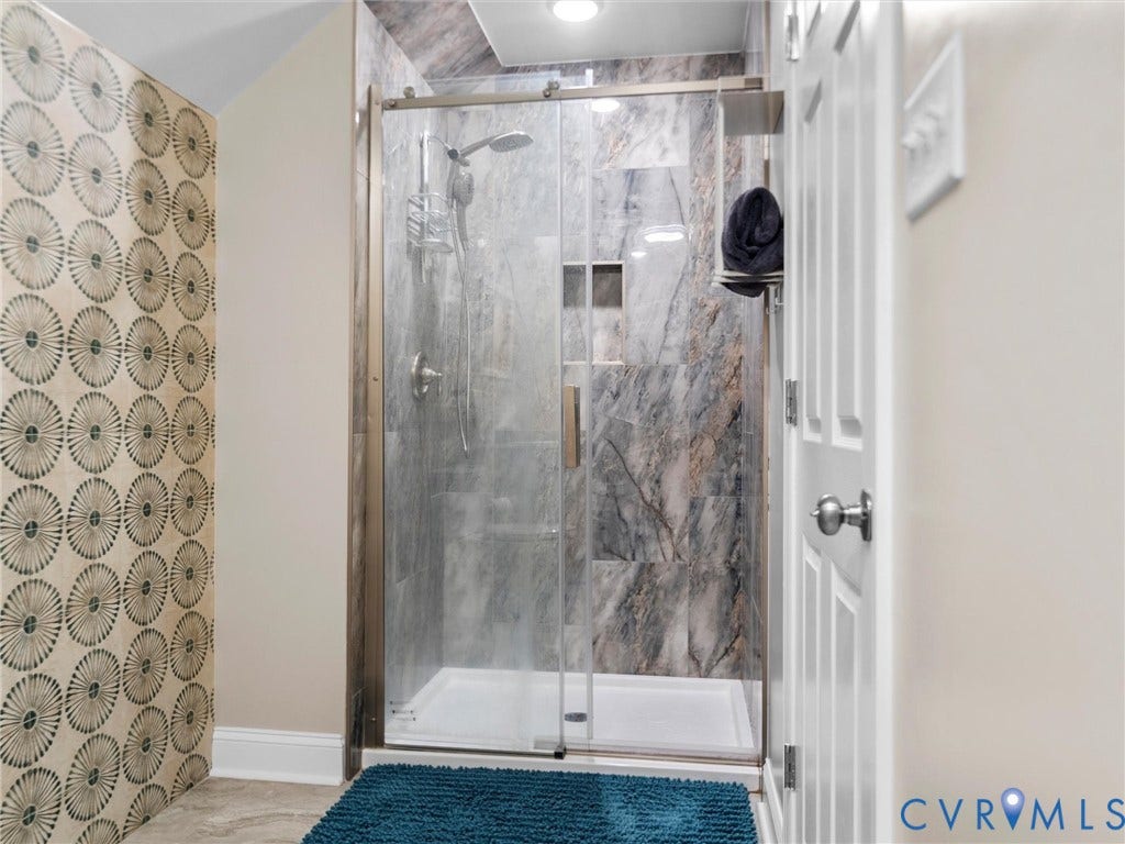 Full en suite bathroom for bedroom 4.