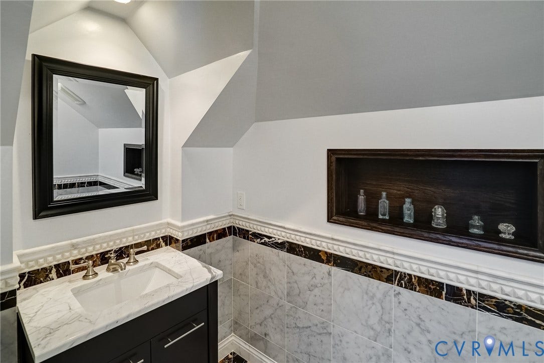 4 Red Fox Road, Hermitage Country Club, Manakin Sabot, VA 23103 Third level half bath