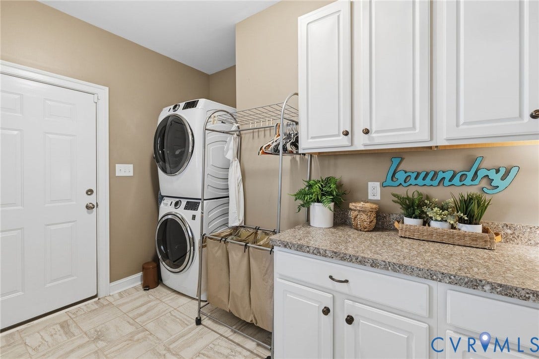 1493 Camberley Drive, Parke At Saddlecreek, Manakin Sabot, VA 23103 access to garage