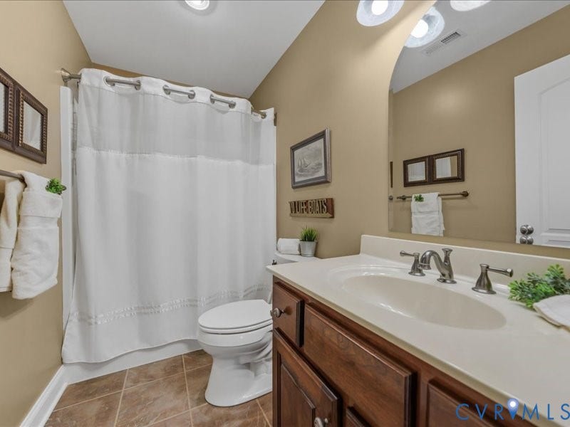 2767 E Maple Grove Lane, Powhatan, VA 23139 2nd Floor full bath