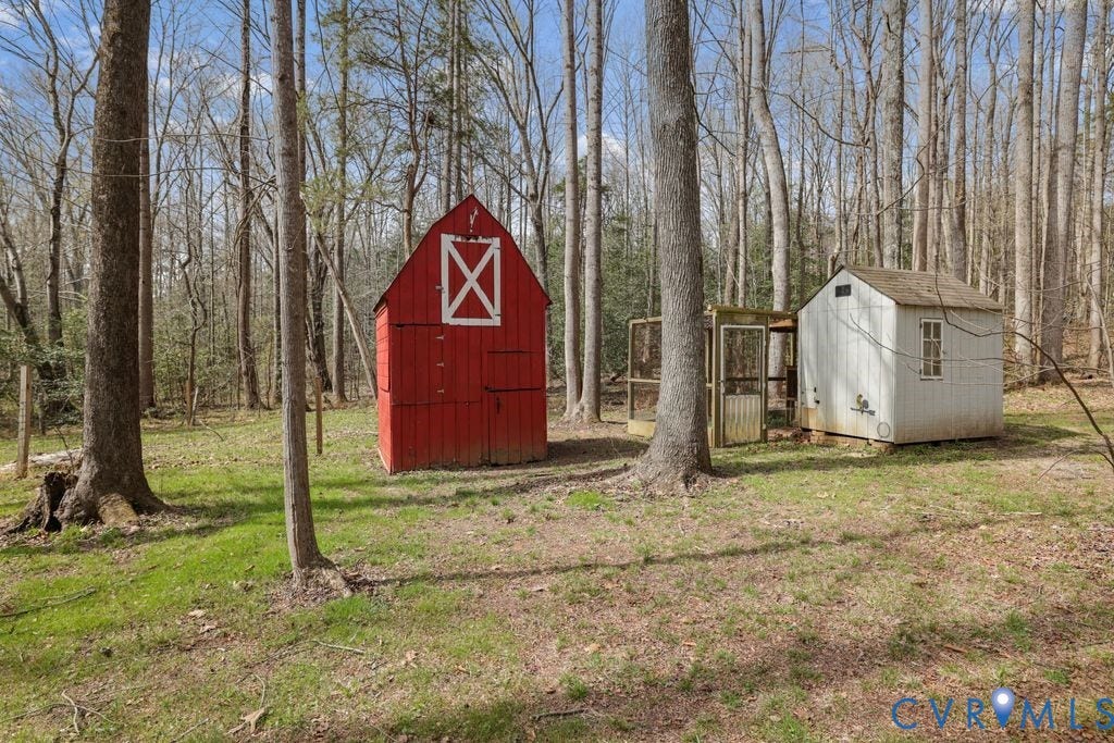 2900 Pleasantwood Road, Powhatan, VA 23139 Small kids play barn and chicken coop