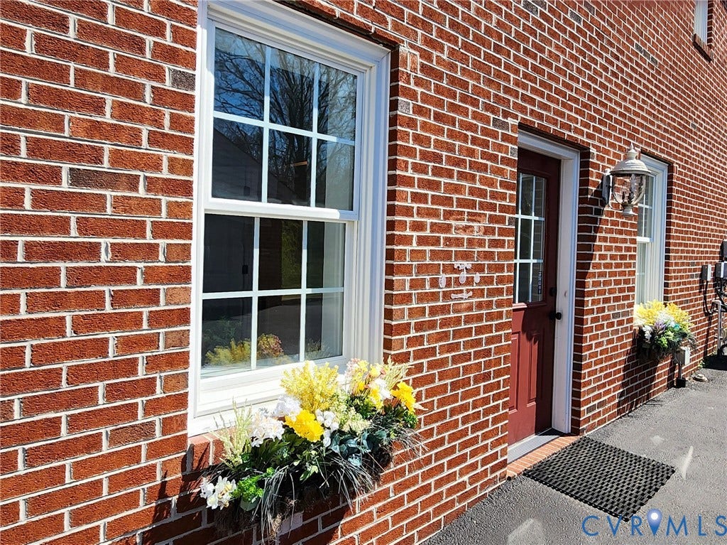2987 River Road, Goochland, VA 23063 Office entry