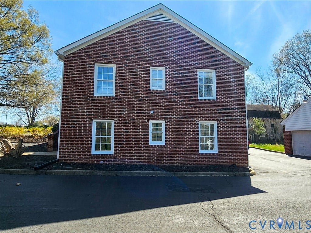 2987 River Road, Goochland, VA 23063 Side view of office building