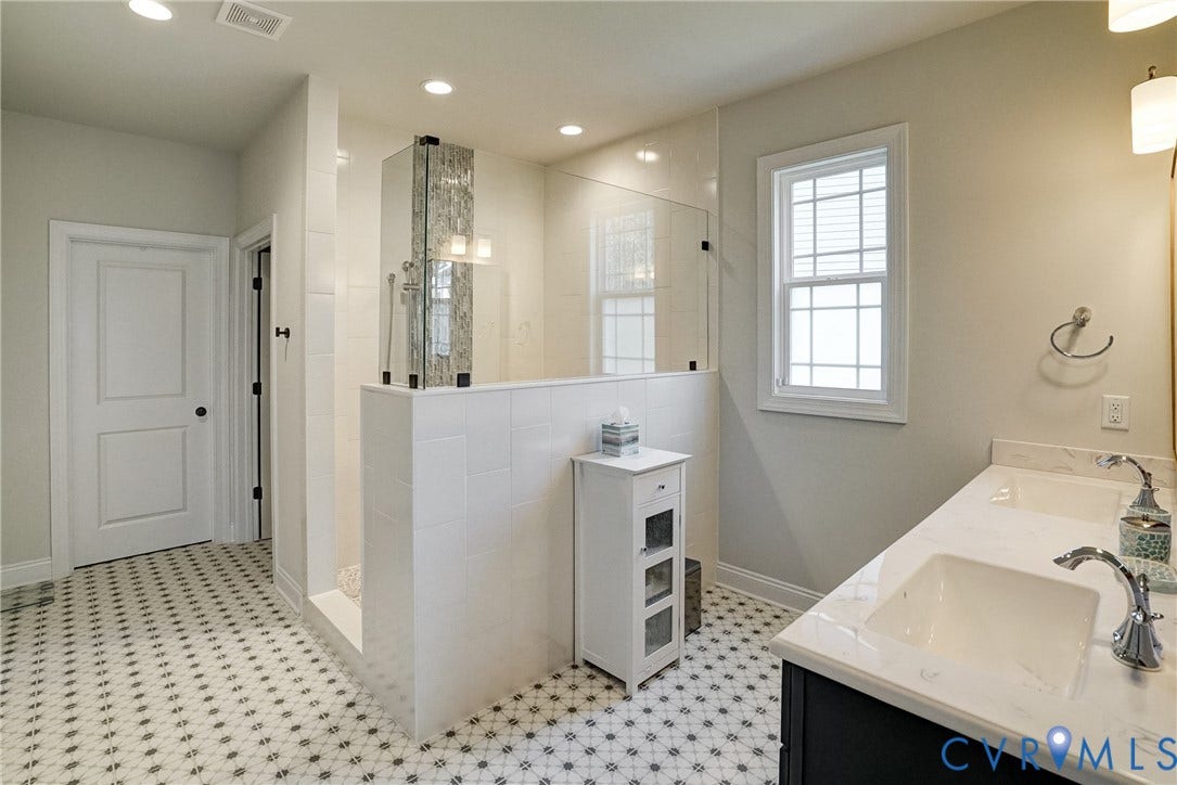 12387 S Readers Circle, Readers Branch, Manakin Sabot, VA 23103 Beautiful Primary Bath with Lots of Natural Light