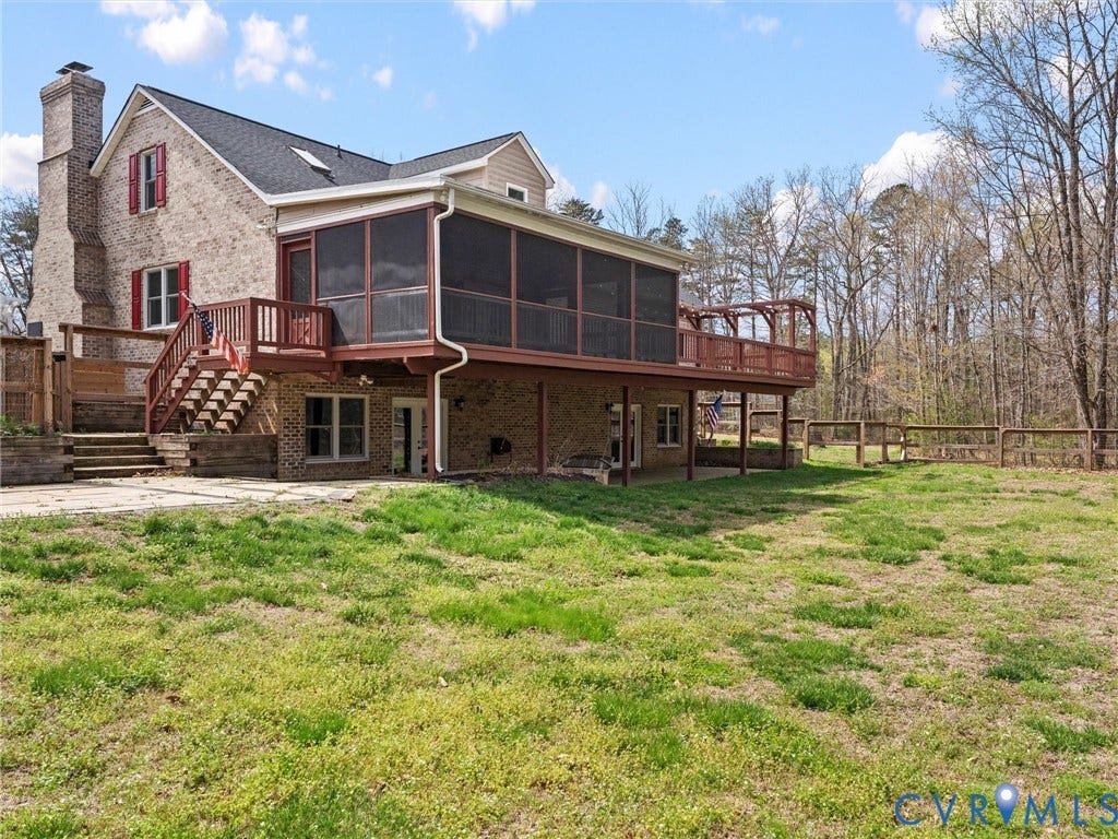 425 Starview Lane, Gum Spring, VA 23065 Private fenced rear yard to enjoy from your deck or screened porch.