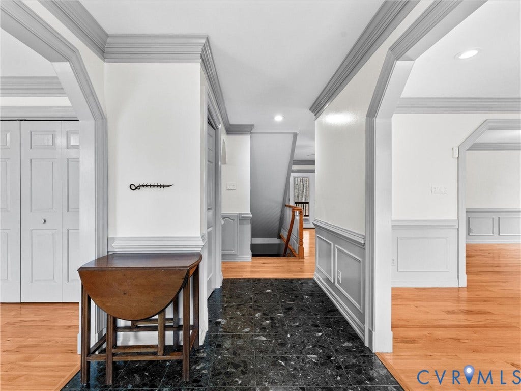 425 Starview Lane, Gum Spring, VA 23065 Large entry foyer to greet guests