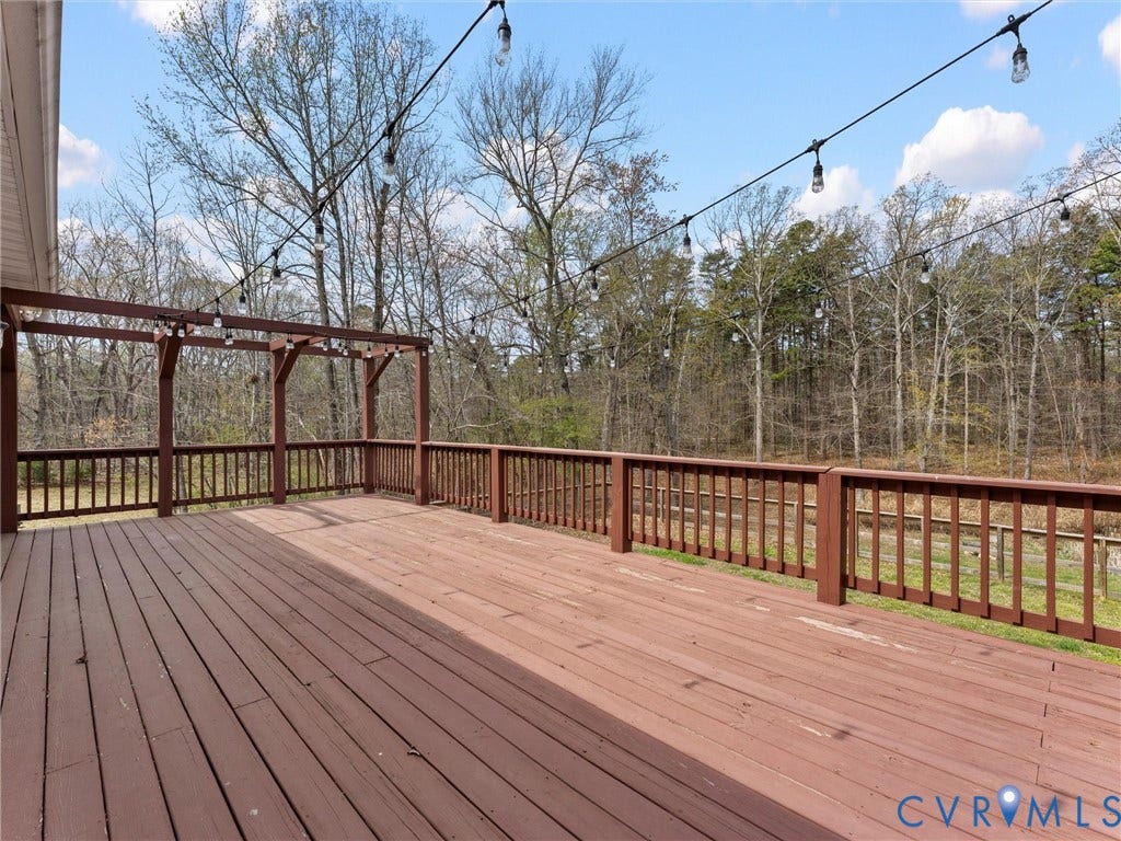 425 Starview Lane, Gum Spring, VA 23065 In addition to the screen porch there is a full deck