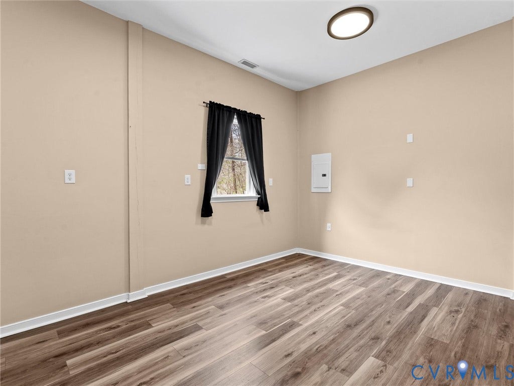 425 Starview Lane, Gum Spring, VA 23065 New floors in Bedroom 1