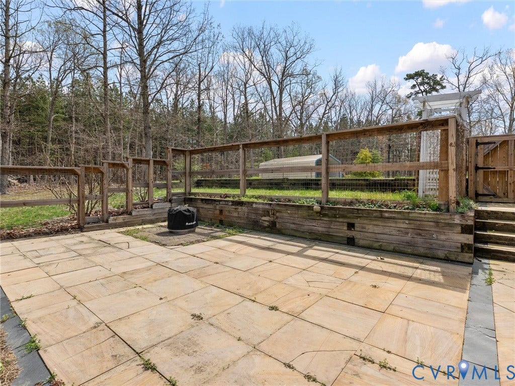 425 Starview Lane, Gum Spring, VA 23065 Large paver patio