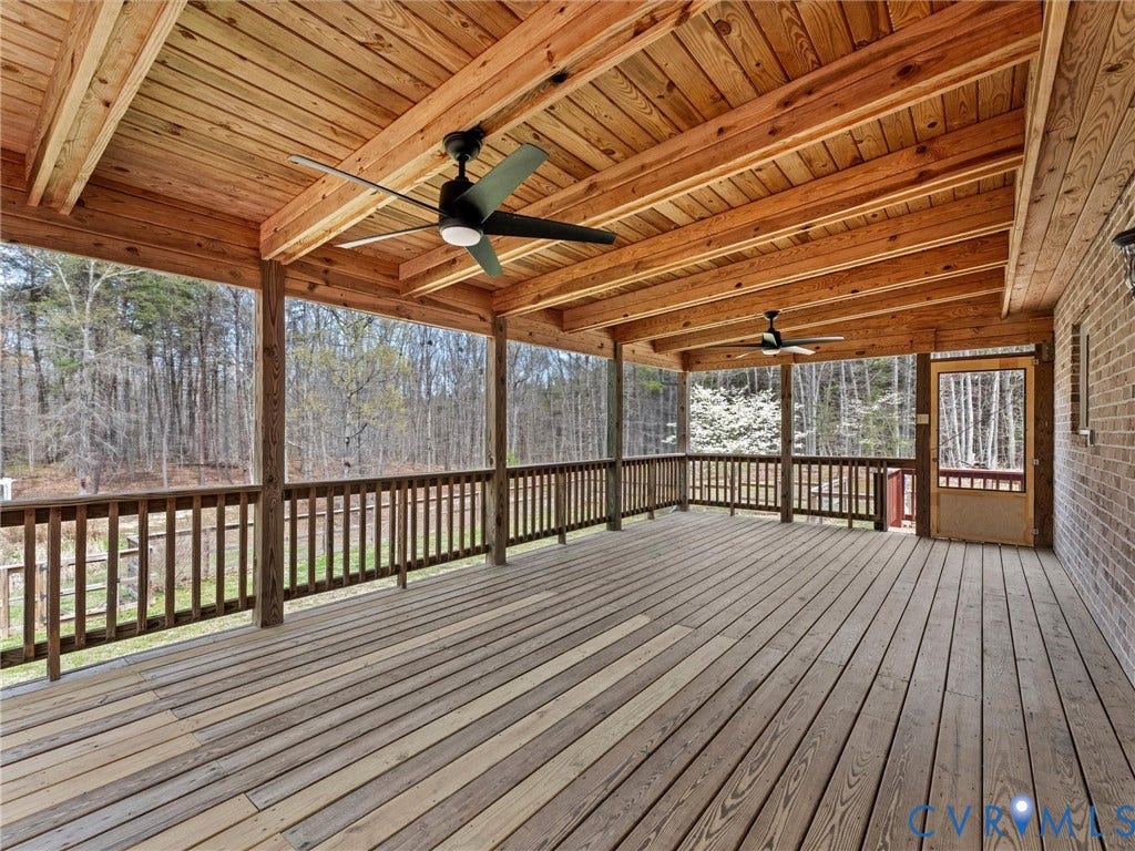 425 Starview Lane, Gum Spring, VA 23065 Large screen porch off kitchen