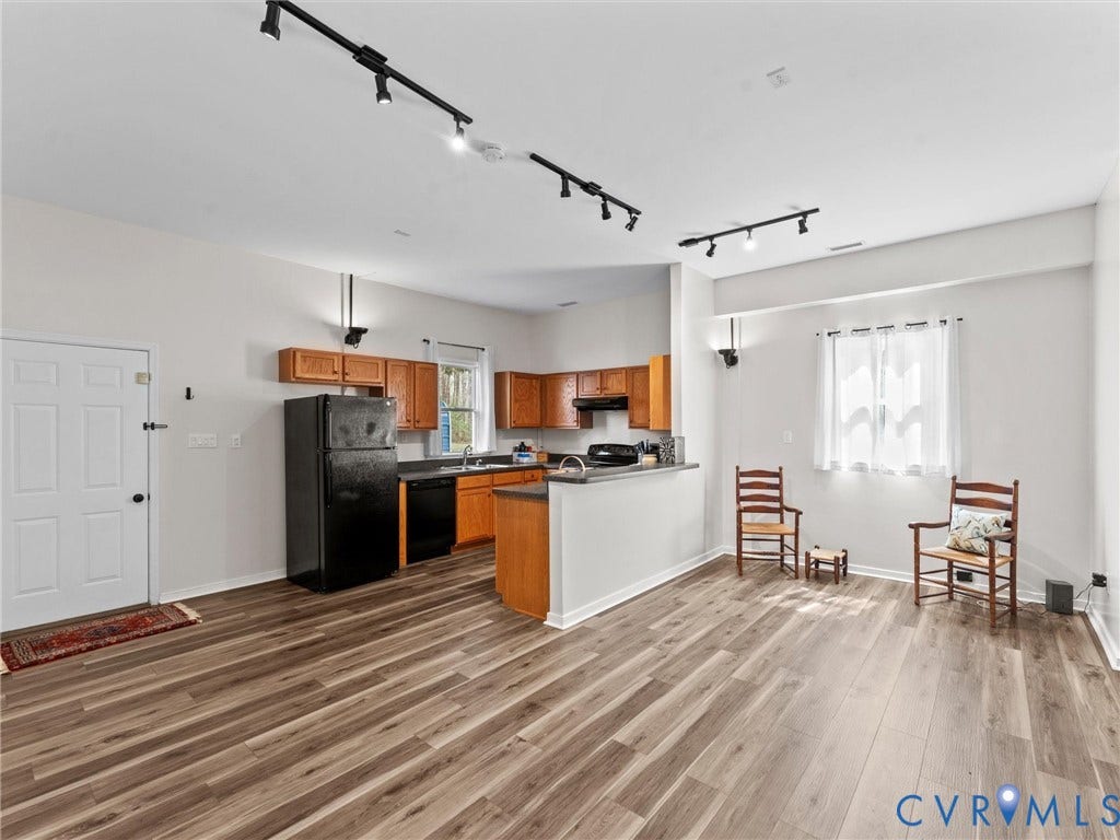 425 Starview Lane, Gum Spring, VA 23065 family room and kitchen offer an open concept
