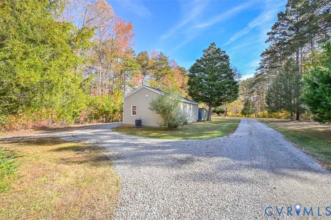 425 Starview Lane, Gum Spring, VA 23065 Second residence which is private from main house