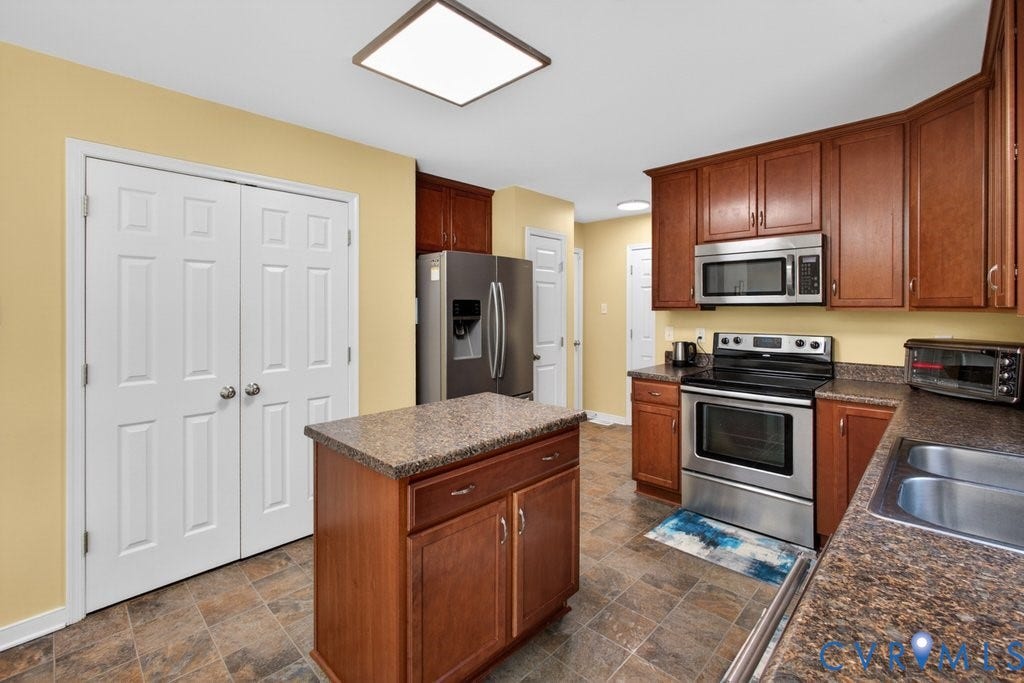 6332 Walnut Tree Drive, Powhatan, VA 23139 Kitchen