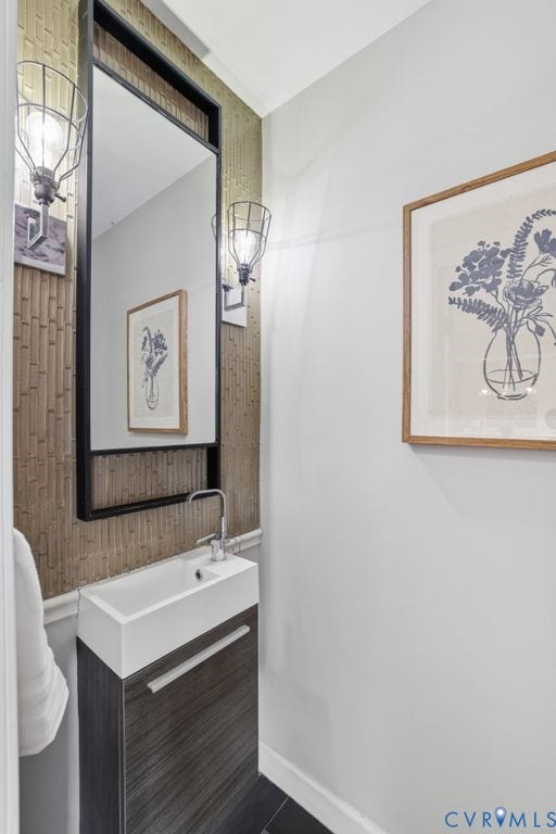 11721 Cedar Lane, Chester, VA 23831 1st floor half bath