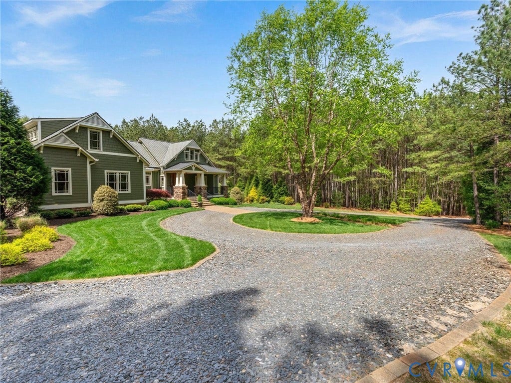 3025 Mill Mount Lane, Powhatan, VA 23139 Circular drive