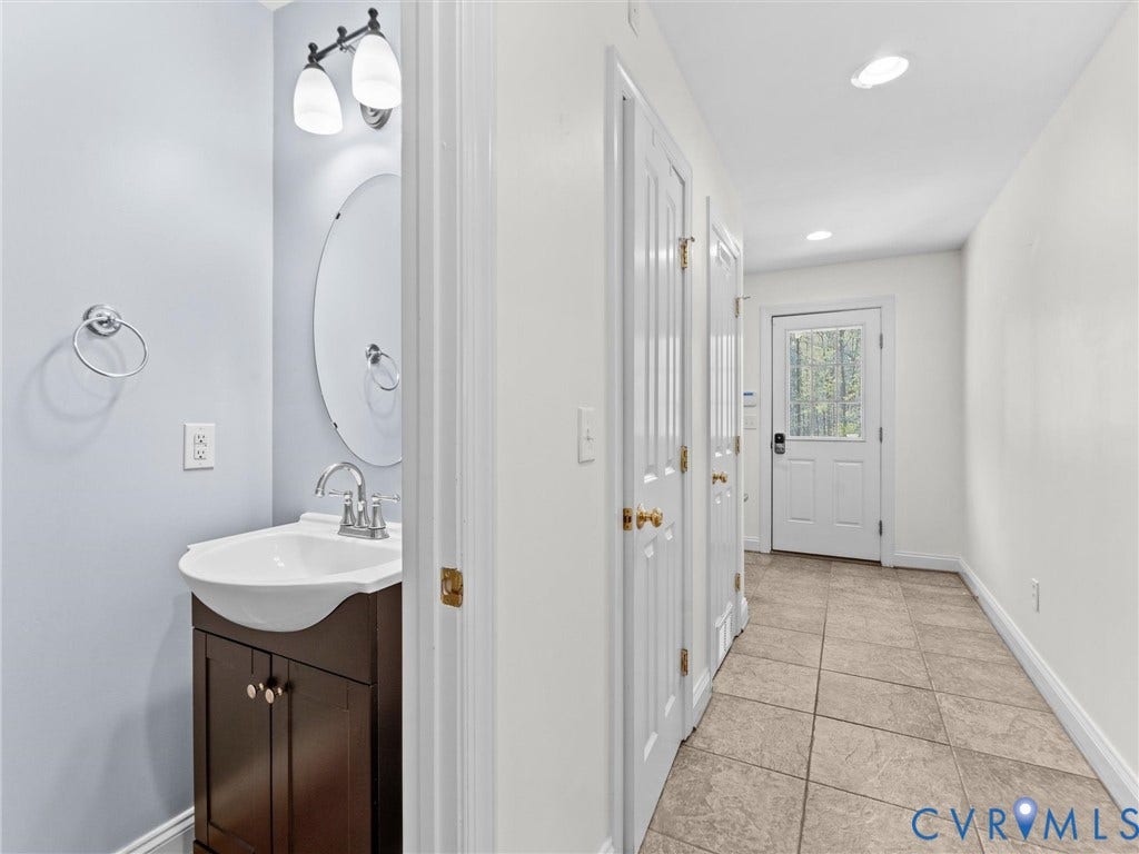 110 Oak Knoll Place, Bumpass, VA 23024 half bath in utility passthrough