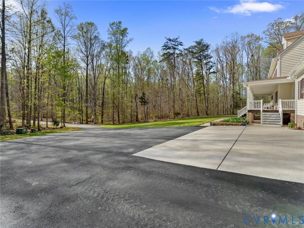 110 Oak Knoll Place, Bumpass, VA 23024 Plenty of room to park