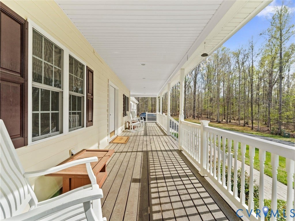 110 Oak Knoll Place, Bumpass, VA 23024 Expansive country front porch
