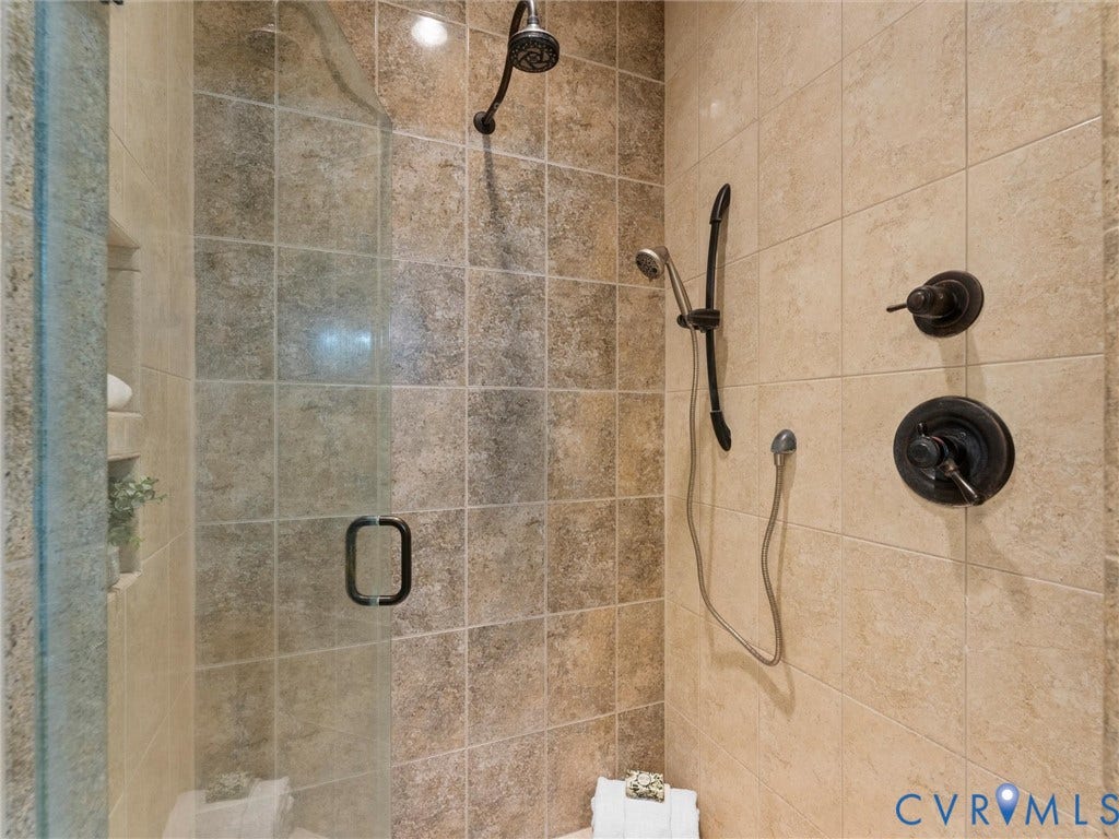 8151 Hidden Valley Court, Hidden Valley, Amelia, VA 23002 Primary bath