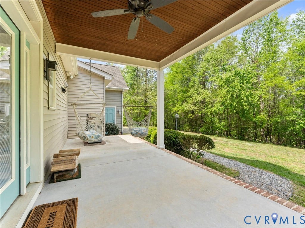 8151 Hidden Valley Court, Hidden Valley, Amelia, VA 23002 Back porch & entry