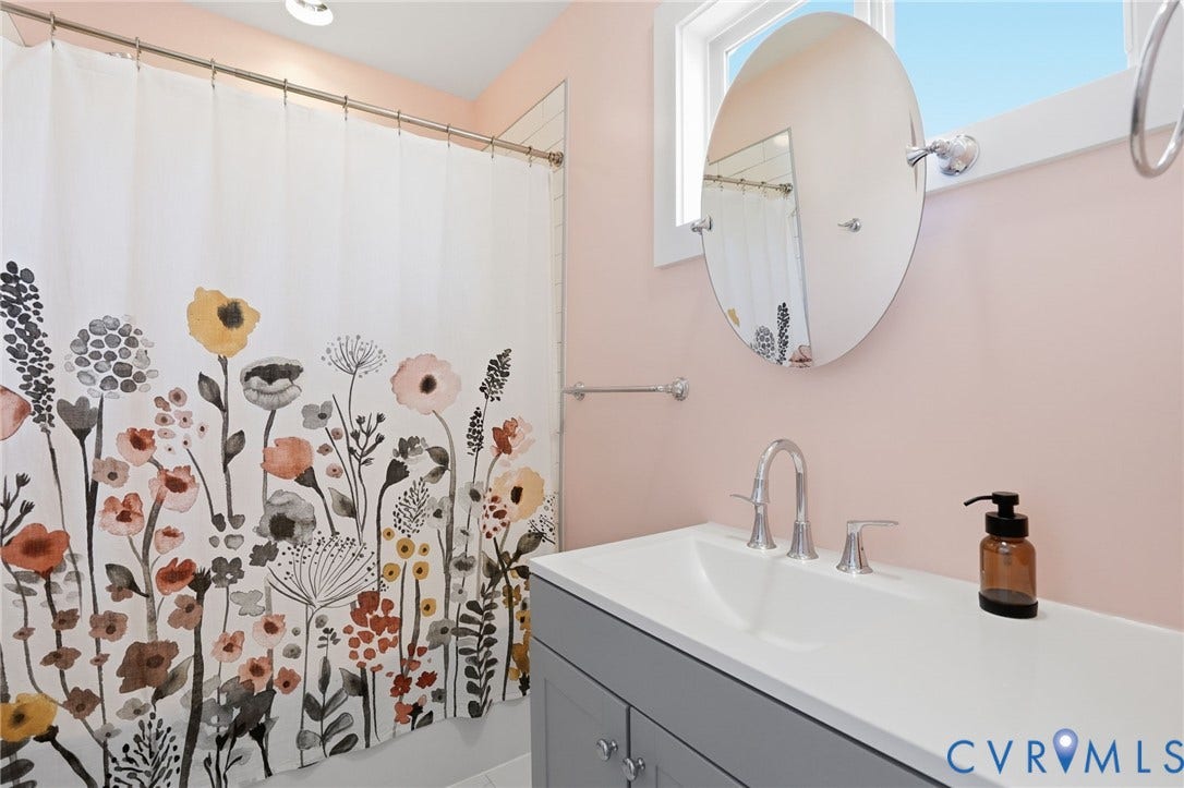2814 W Grace Street, Museum District, Richmond, VA 23221 Full hall bathroom