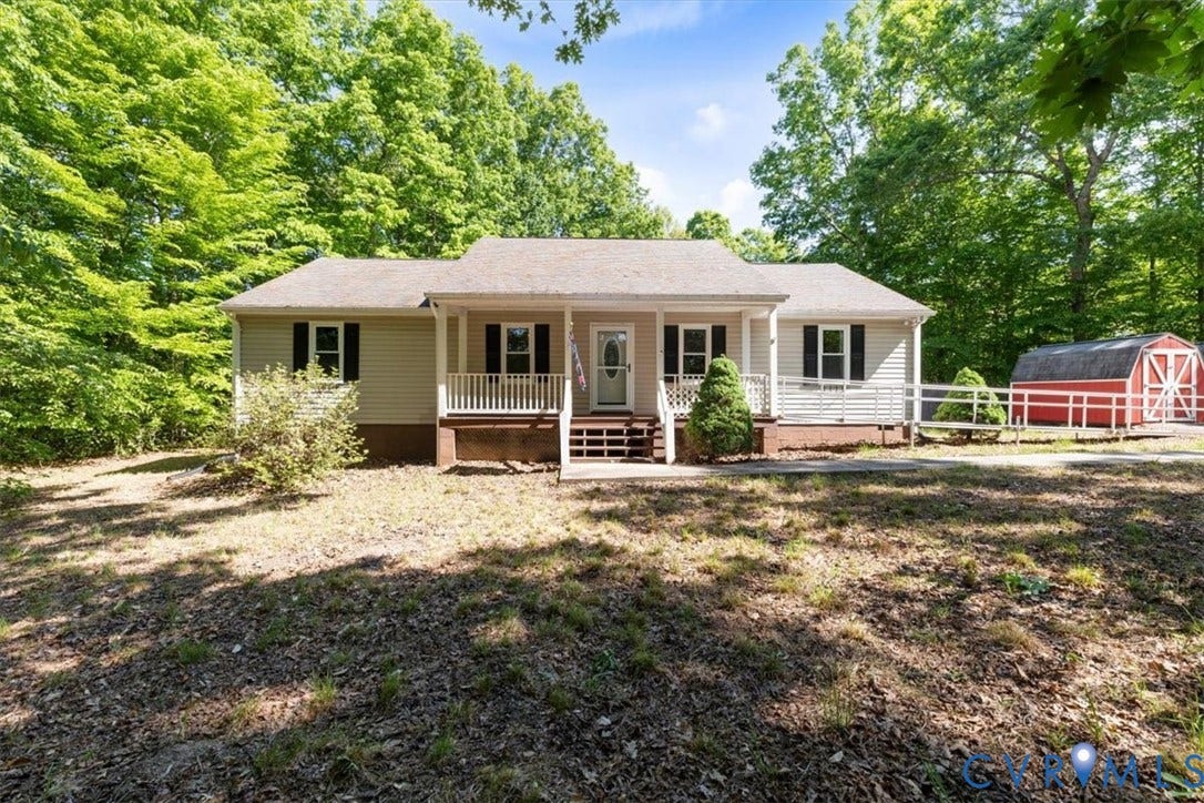 Covered wide front porch with ramp