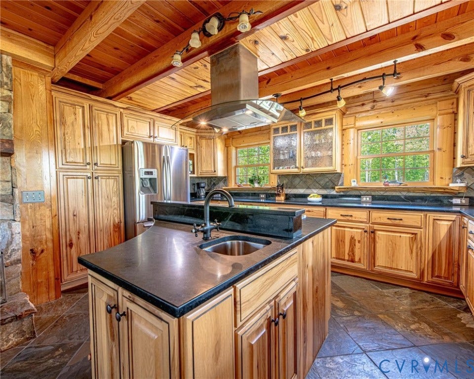 615 Riggs Road, Louisa, VA 23093 615 Riggs Road, Louisa, VA 23093