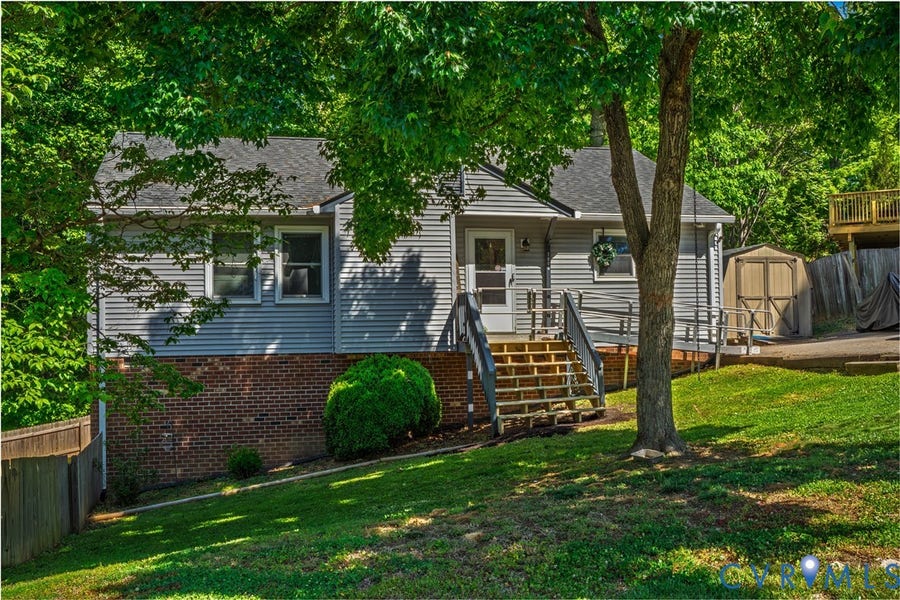 Property photo for 7006 Mason Run Drive, North Chesterfield, VA