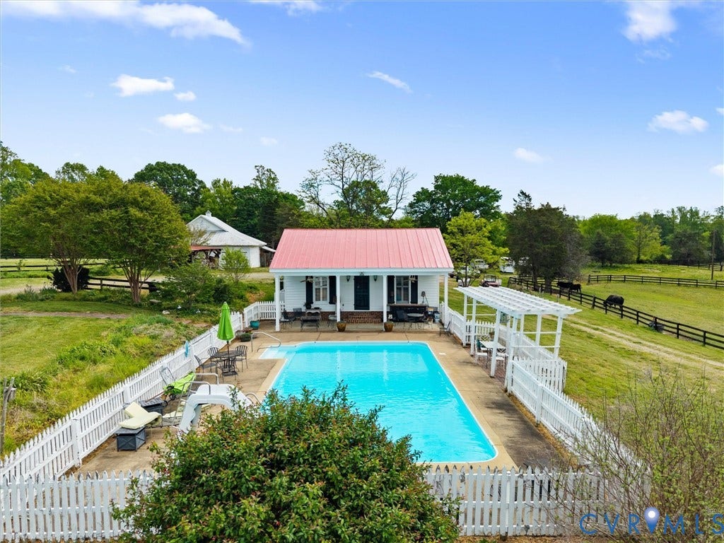 POOL HOUSE