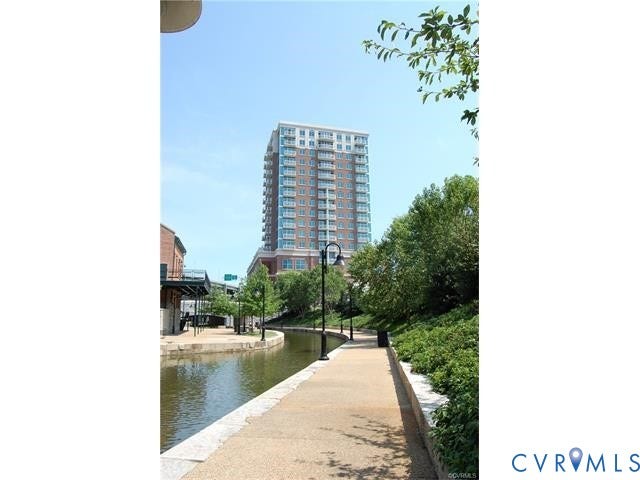 301 Virginia Street, #U804, Downtown, Richmond, VA 23219 Walk along the Canal Walk to your favorite restaurant or nightlife.