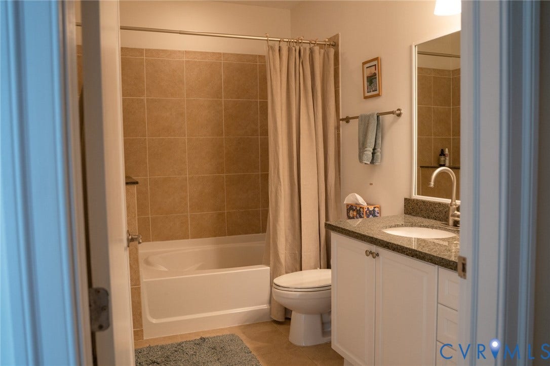 301 Virginia Street, #U804, Downtown, Richmond, VA 23219 Bath with Garden tub/shower, large granite vanity and ceramic tile.