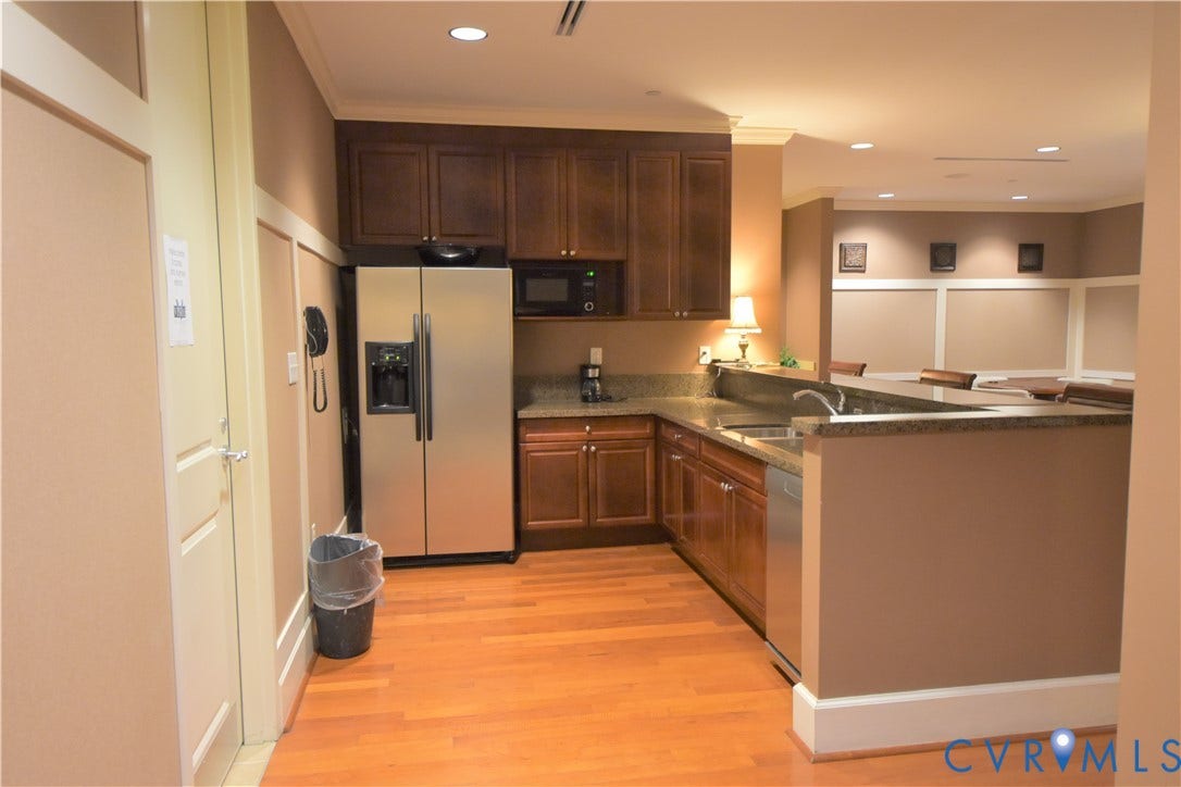 301 Virginia Street, #U804, Downtown, Richmond, VA 23219 Full-size Kitchen in the Club room - great for entertaining.