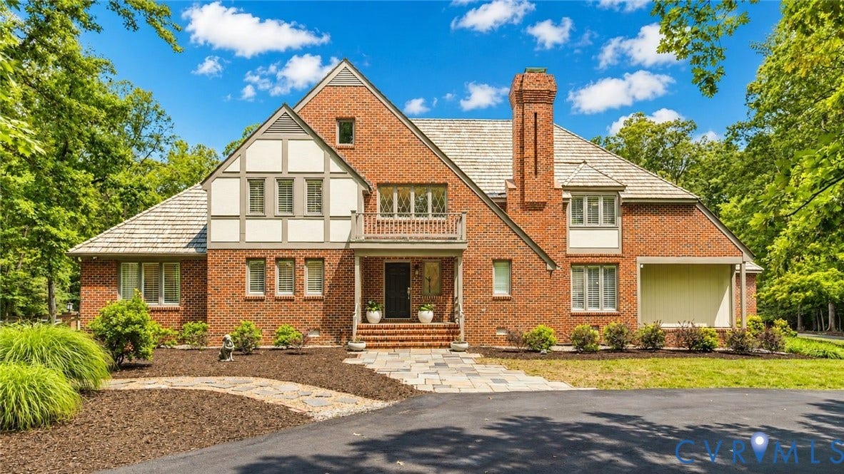 485 Ada Ash Lane, Hermitage Country Club, Manakin Sabot, VA 23103 Welcome to 485 Ada Ash Lane - The Secluded One!
